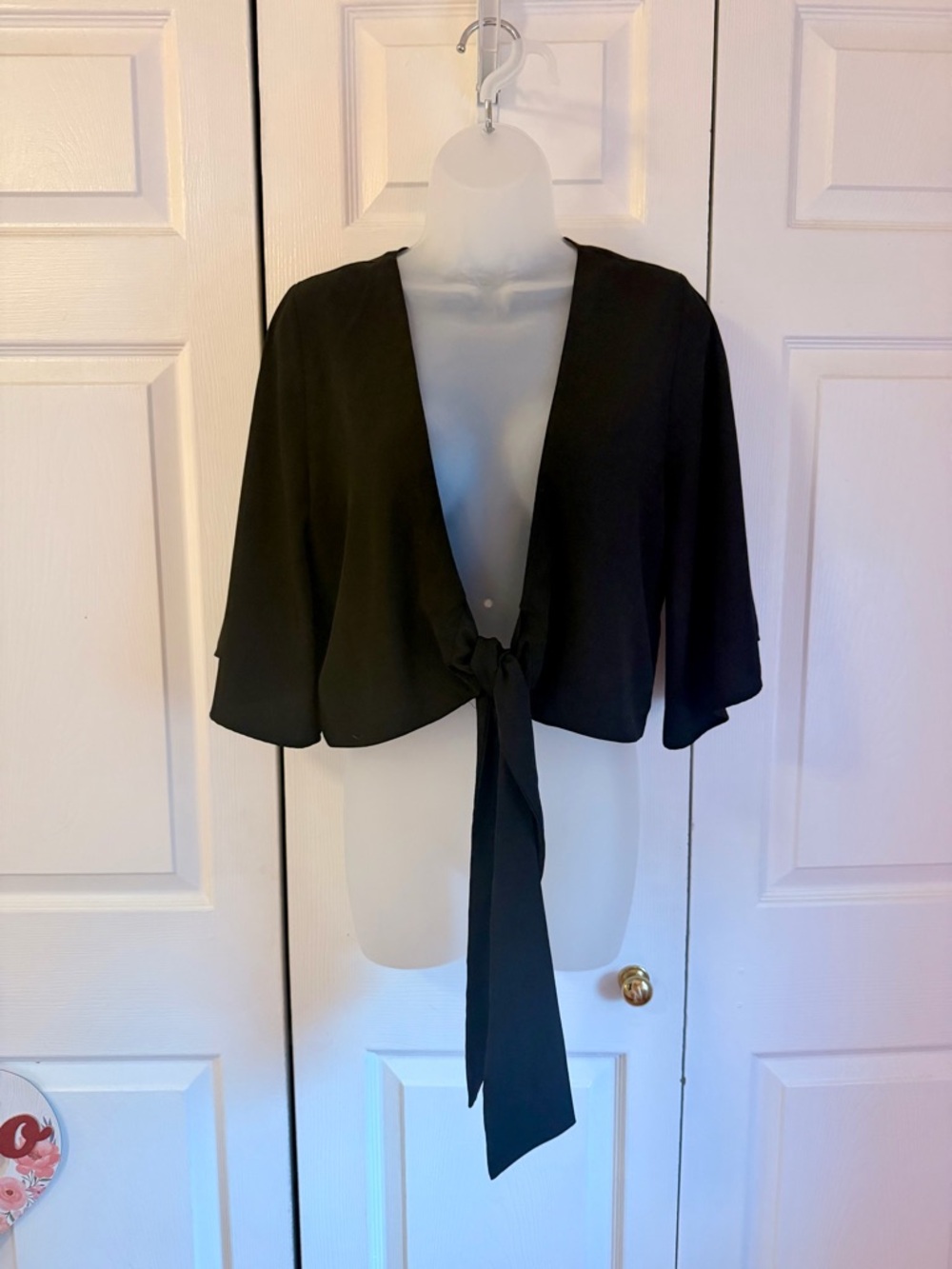 Black Tie-Front Cropped cardigan/shrug